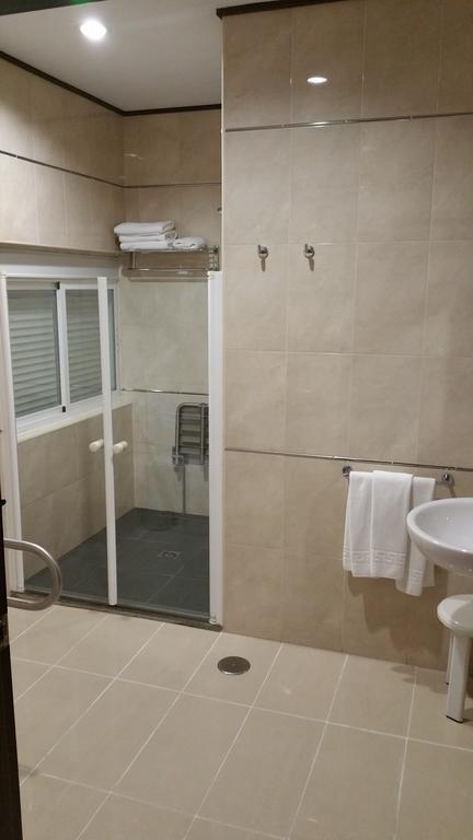 Hotel Leon La Palma Del Condado Ruang foto
